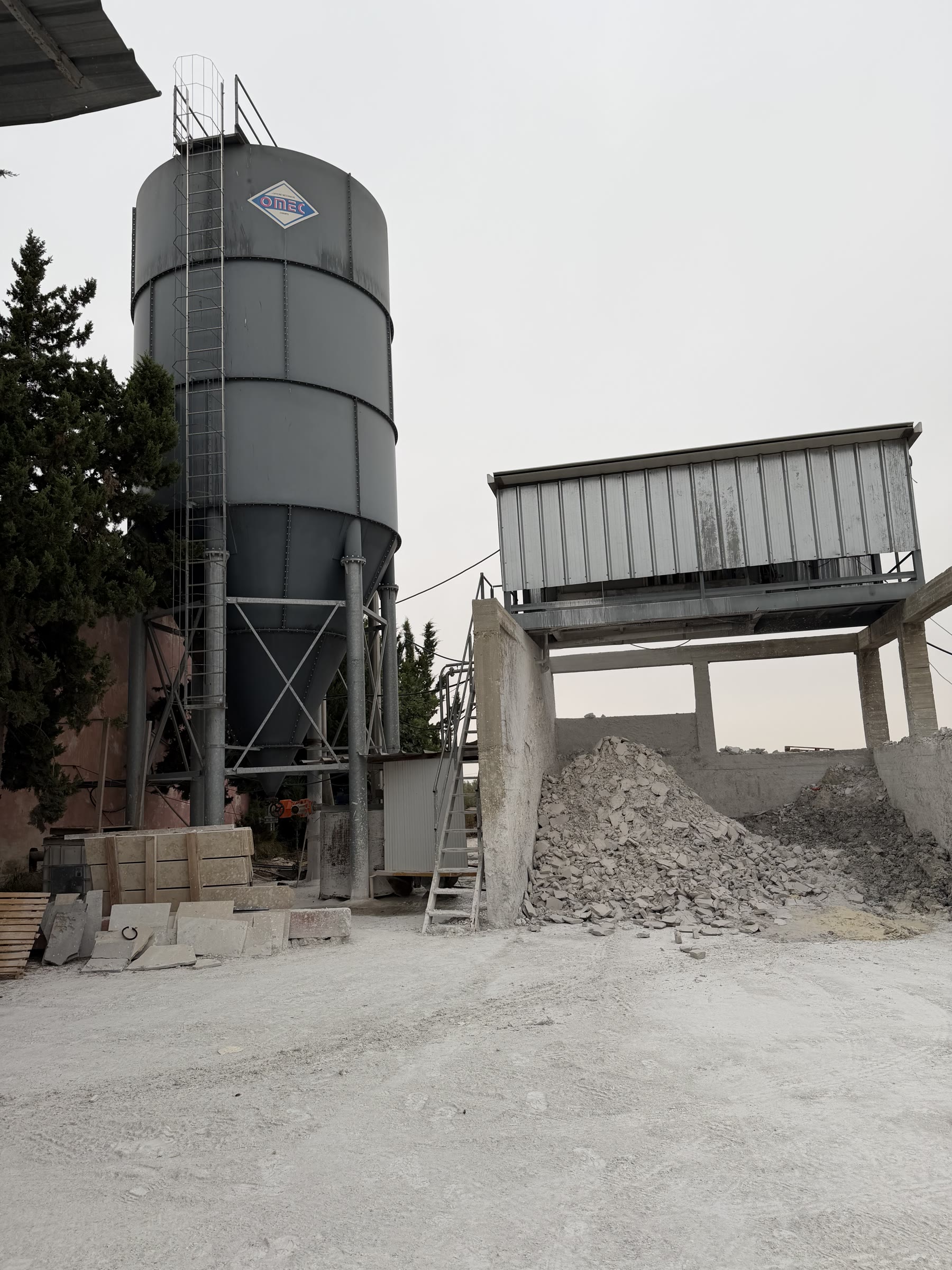 Factory water-recovery installation beside collected stone residue