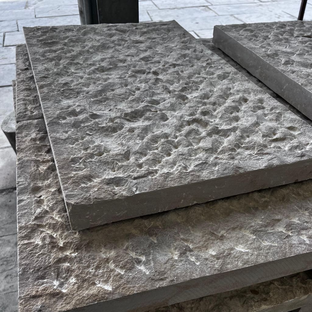 Chablis Beige traditional-format limestone walling detail