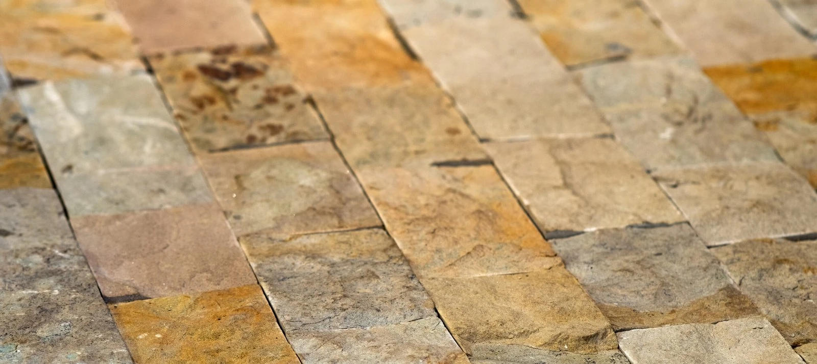 Natural slate walling in warm layered earth tones